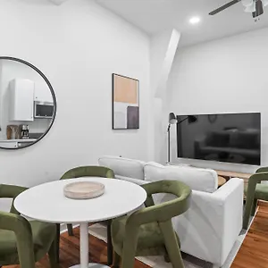 https://minimalist-charm-2br-1bath.us-newyorkcity.com