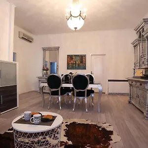  Apartment Papalic Palace