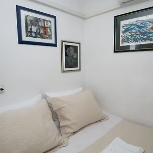  Apartment Sweet Old Town